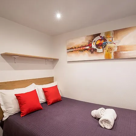 De L'horloge Apartmanhotel 2*