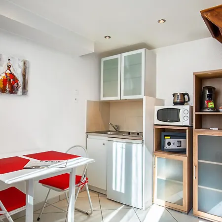 De L'horloge Apartmanhotel 2*