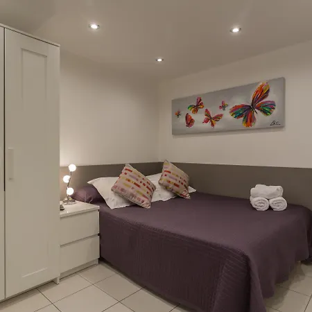 De L'horloge Apartmanhotel