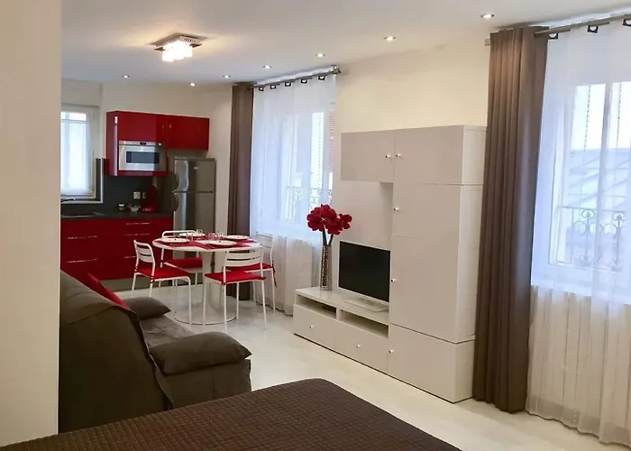 De L'horloge Aparthotel 2*