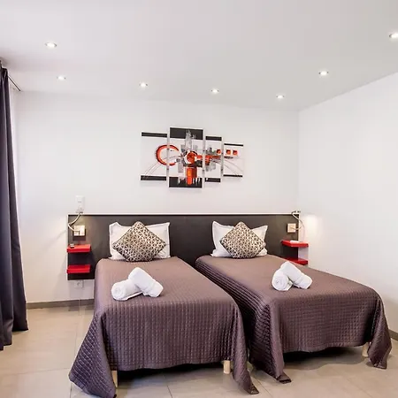 Aparthotel De L'horloge 2*