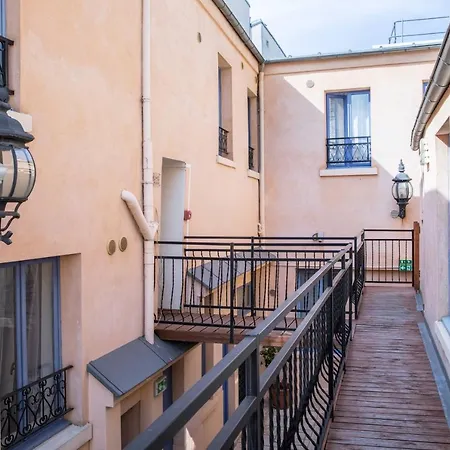 Aparthotel De L'horloge 2*