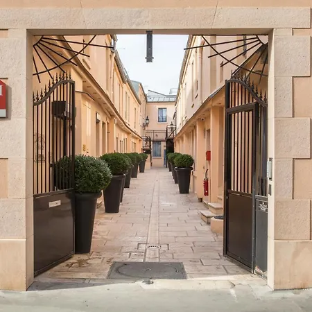 De L'horloge Aparthotel