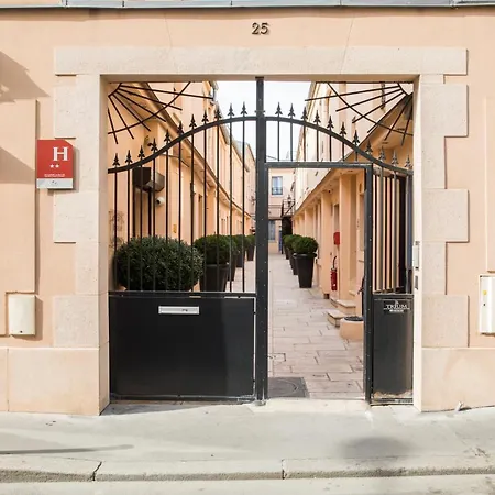 Apartahotel De L'horloge 2*