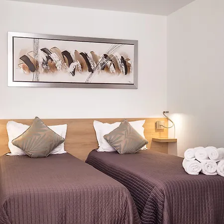 De L'horloge Aparthotel 2*