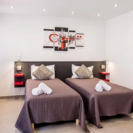 De L'horloge Aparthotel 2*