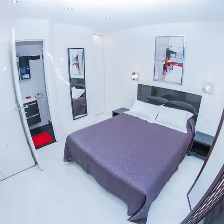 De L'horloge Apartmanhotel 2*