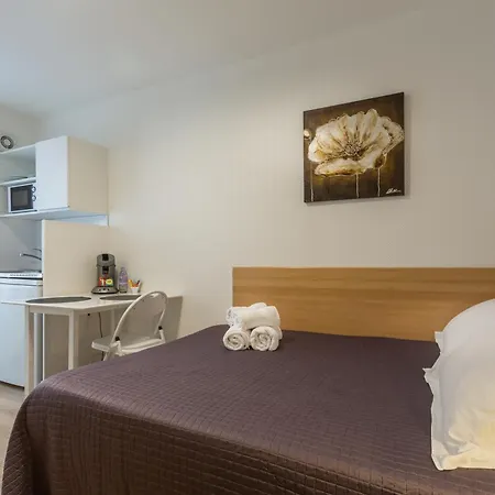 De L'horloge Aparthotel 2*