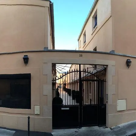 De L'horloge Aparthotel 2*
