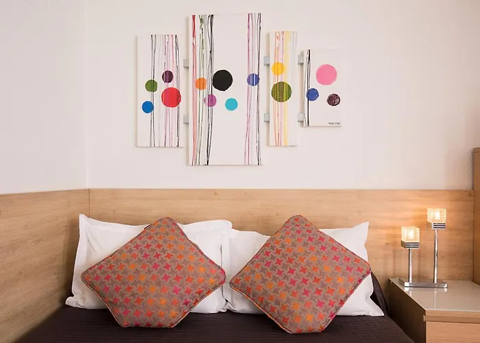 De L'horloge 2* Paris