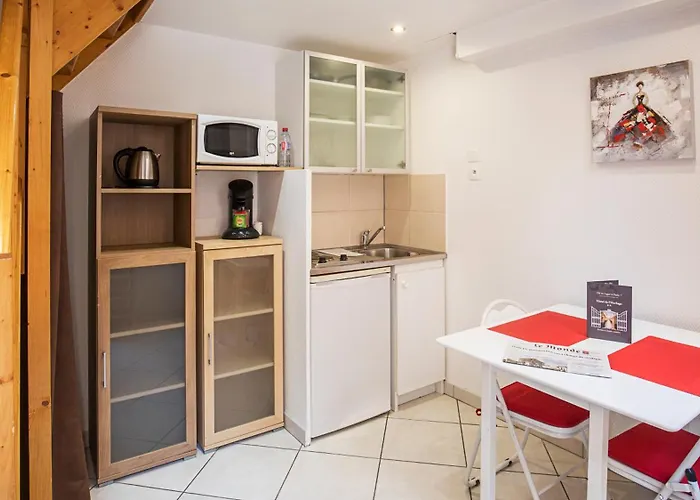 De L'horloge Aparthotel 2*