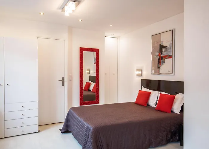 De L'horloge 2* Paris