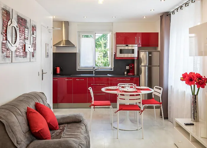 De L'horloge Aparthotel 2*