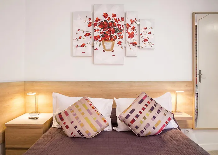 De L'horloge Aparthotel Paris