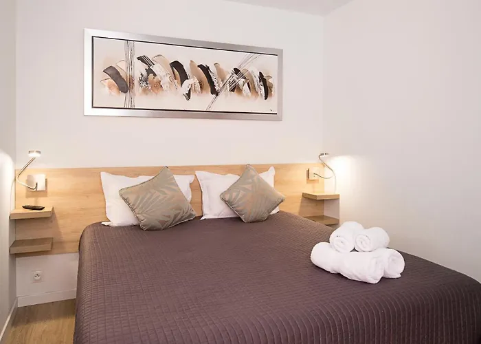 De L'horloge Aparthotel Paris