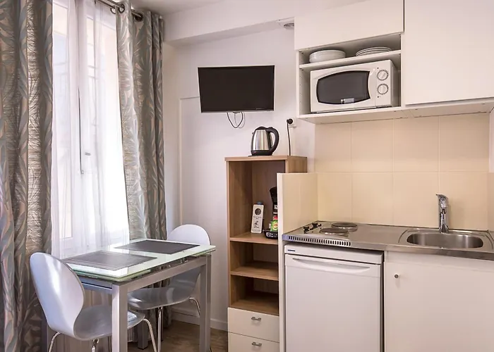 De L'horloge Aparthotel 2*