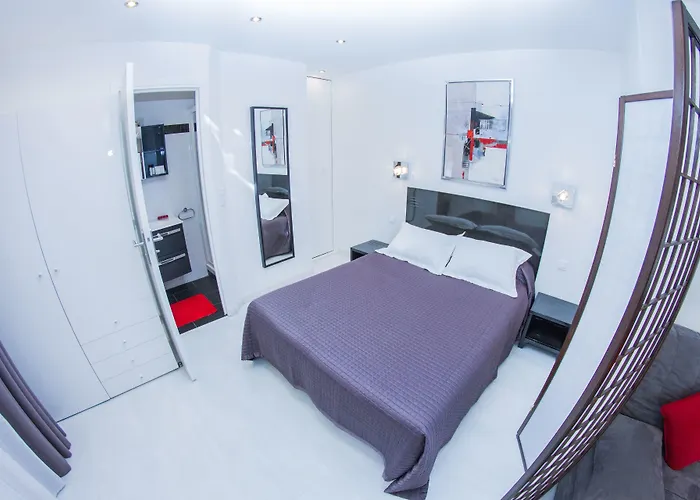 Aparthotel De L'horloge 2*