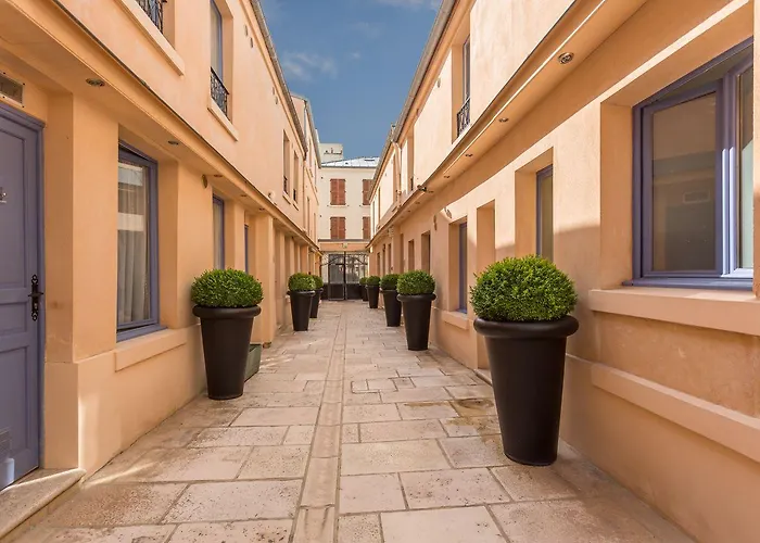 Aparthotel De L'horloge 2*