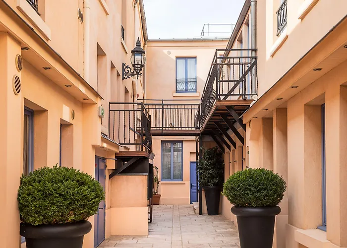 De L'horloge 2* Paris