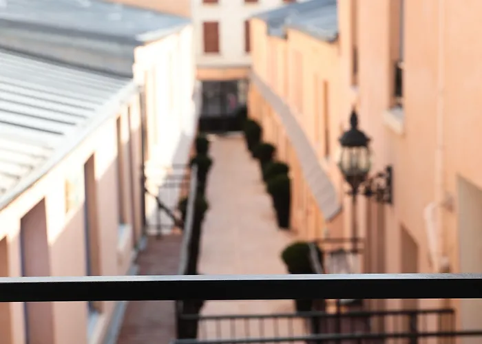 De L'horloge Aparthotel 2*