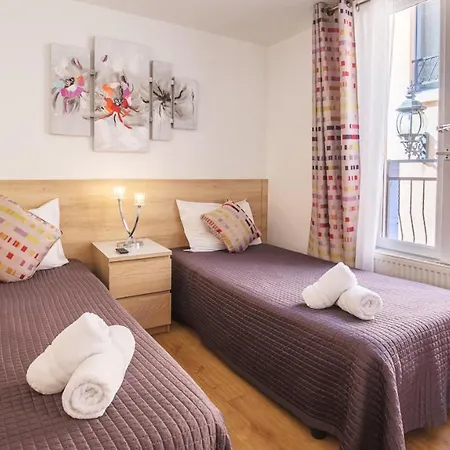 De L'horloge מלון דירות 2*