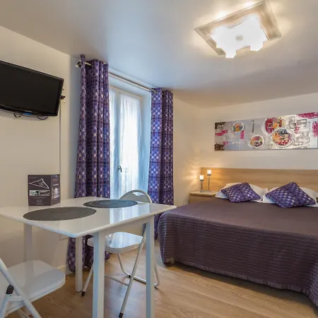 De L'horloge מלון דירות 2*