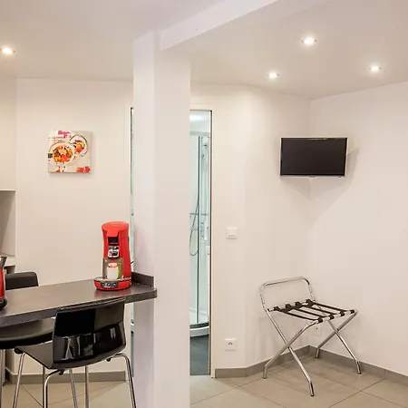 מלון דירות De L'horloge 2*