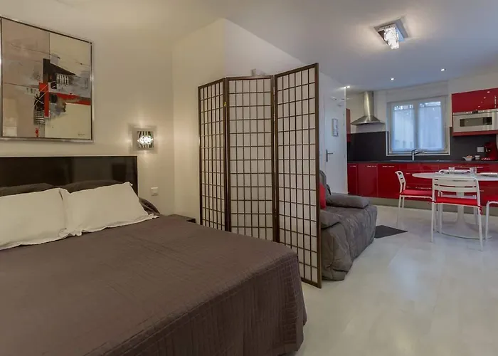 De L'horloge Aparthotel